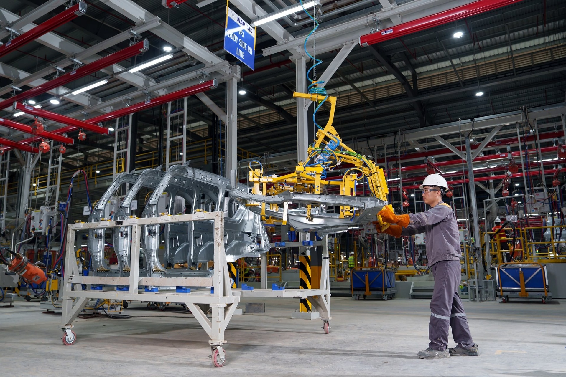 Bên trong nhà máy VinFast Hà Tĩnh hiện đại hàng đầu VN: Mỗi giờ xuất xưởng 35 xe, quy trình nghiêm ngặt - Ảnh 8