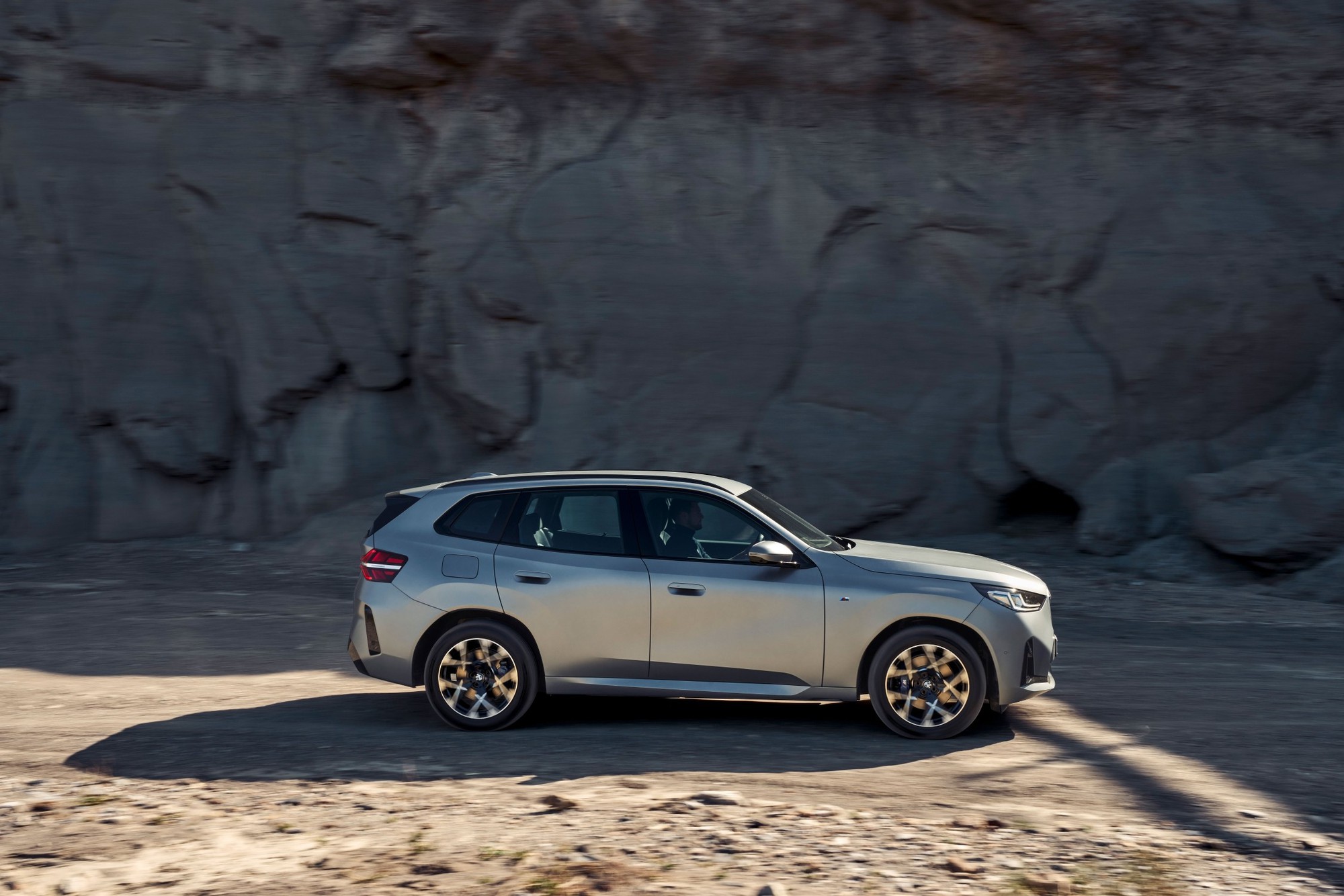 Bộ đôi BMW X3 và 5 Series 2025 ra mắt Việt Nam: Thiết kế mới, công nghệ nâng cấp - kèm ưu đãi khủng 100 triệu đồng - Ảnh 2