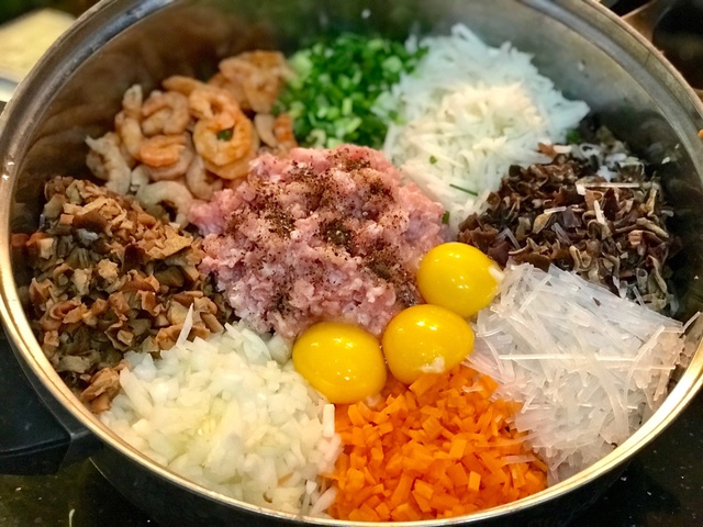 Sao Hàn thử 1 món ăn truyền thống của Việt Nam, thốt lên: ”Tôi có thể ăn hết 10 cái 1 lần” - Ảnh 5