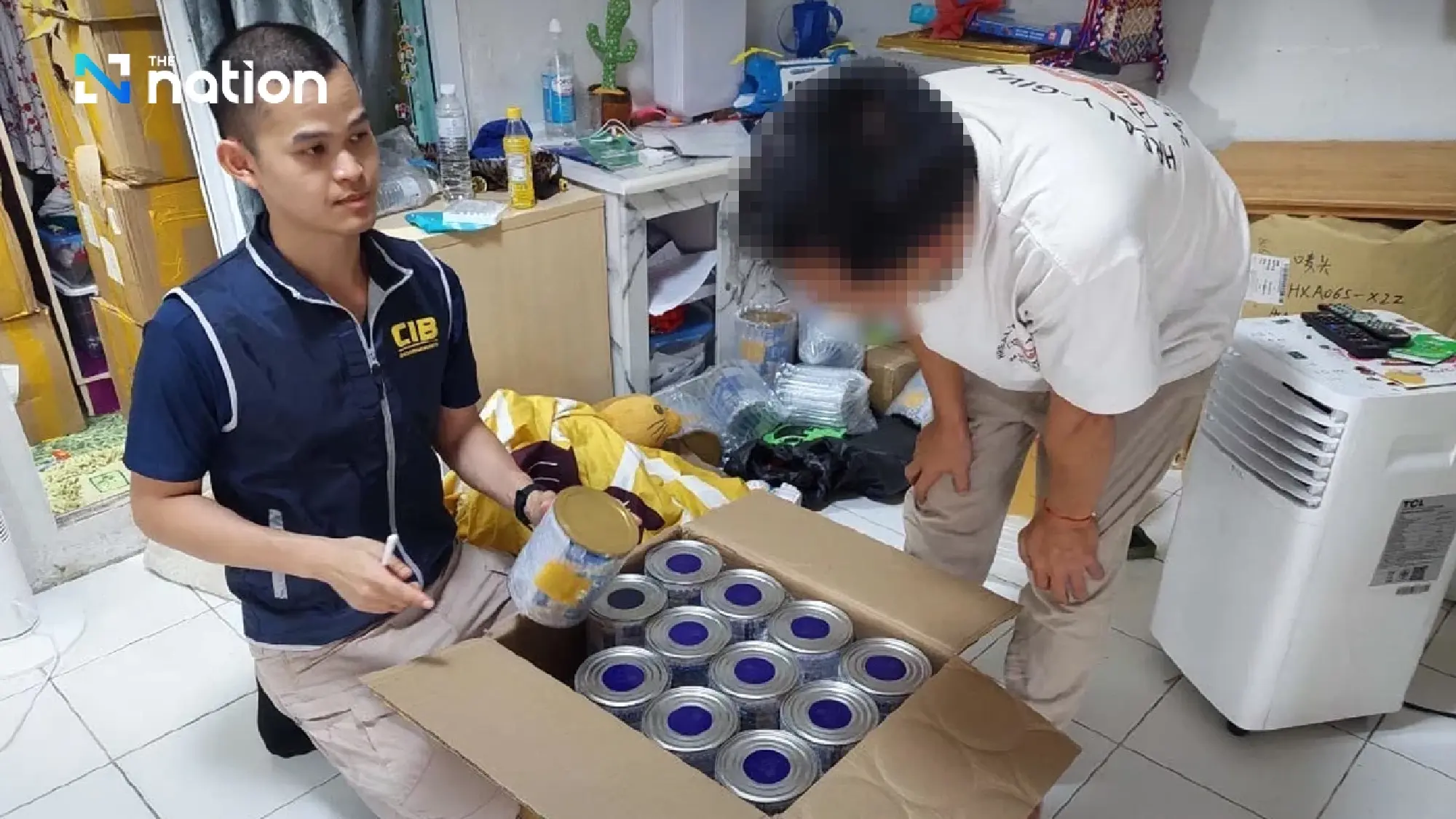 Đột kích 2 xưởng đóng gói, công an triệt phá đường dây sản xuất sữa bột Ensure Gold giả quy mô hàng tỷ đồng, tịch thu hơn 5.000 sản phẩm - Ảnh 1