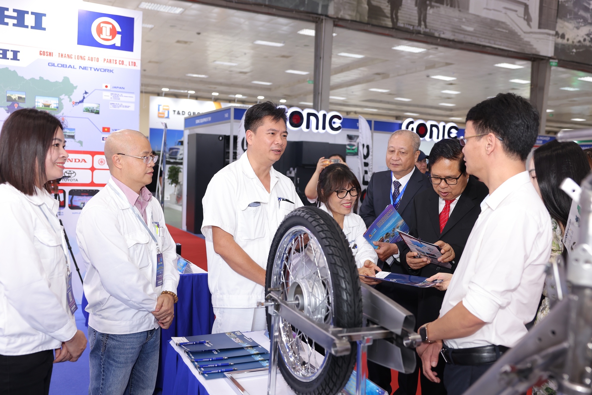 Gần 200 doanh nghiệp tham gia Vietnam AutoExpo 2025: Đòn bẩy thần tốc cho công nghiệp ô tô Việt - Ảnh 1