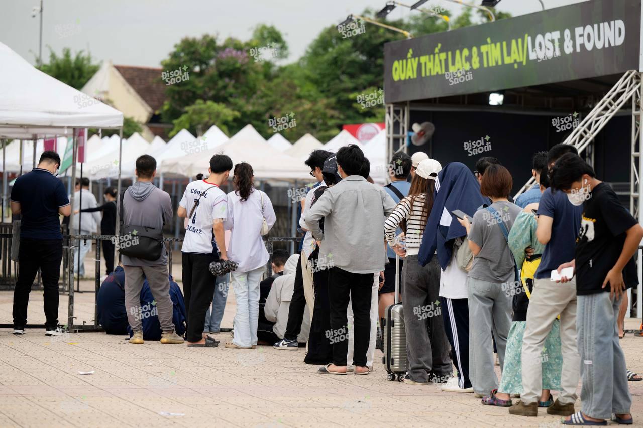 1 buổi sáng doanh thu bằng cả tuần: "Bà hàng xóm" sân Mỹ Đình hốt bạc khi bán trà đá, nước mía đón đầu G-DRAGON, CL (2NE1) - Ảnh 1