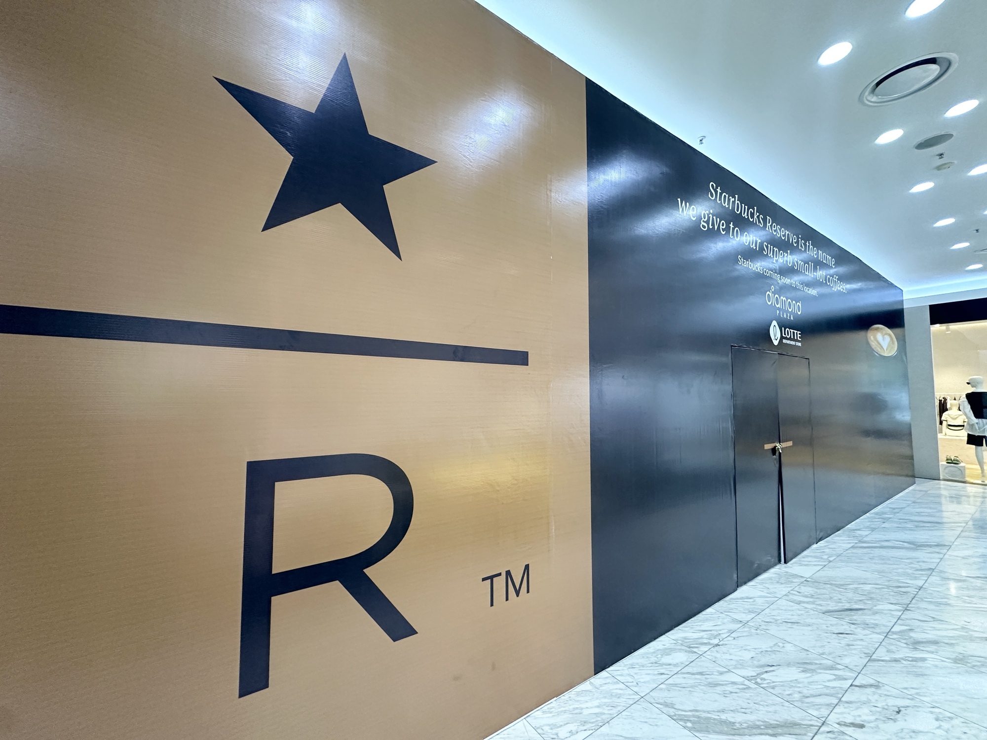 Cận cảnh Starbucks Reserve tại "địa điểm vàng" TP.HCM sắp khai trương, cách vị trí cũ Hàn Thuyên chỉ vài bước chân - Ảnh 6