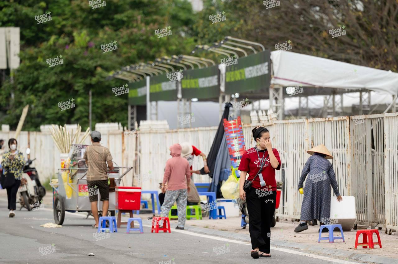 1 buổi sáng doanh thu bằng cả tuần: "Bà hàng xóm" sân Mỹ Đình hốt bạc khi bán trà đá, nước mía đón đầu G-DRAGON, CL (2NE1) - Ảnh 3