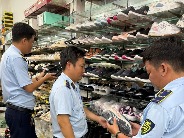 Phát hiện cơ sở bánh tráng hơn 400 sản phẩm không có nguồn gốc, xuất xứ - Ảnh 3