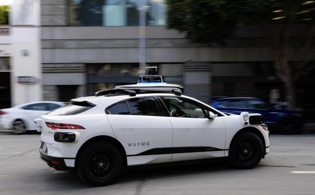 Bỏ mặc thế giới làm xe điện, Elon Musk tuyên bố Tesla sắp có dịch vụ mới ước mang về doanh thu 1.000 tỷ USD, hiện 'chưa thấy ai là đối thủ xứng tầm' - Ảnh 2