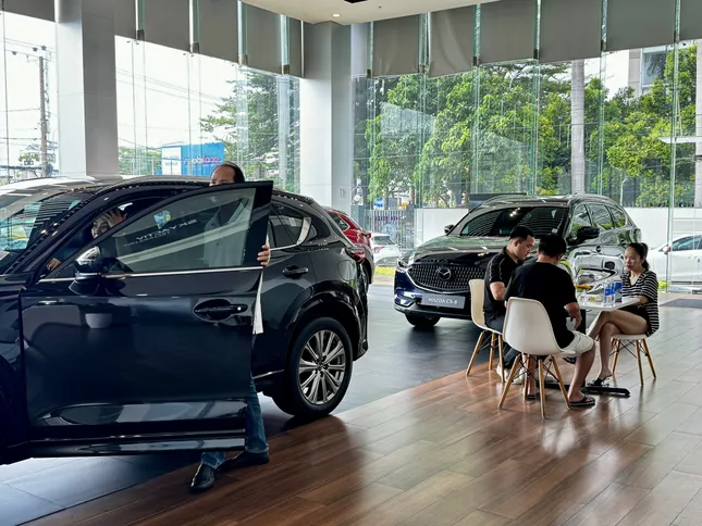 Thị trường ô tô trong nước vẫn chưa thể bật tăng - Ảnh 1