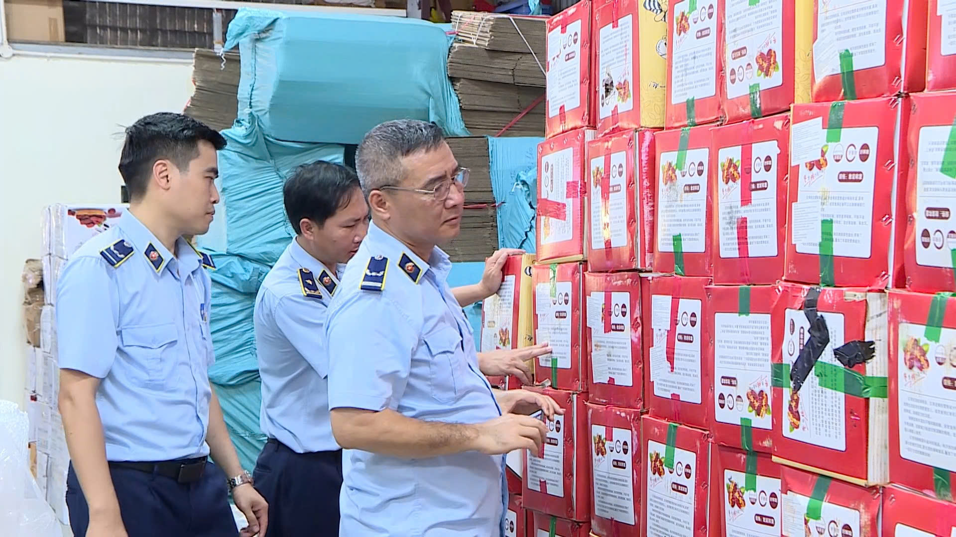 Quản lý thị trường phát hiện: Gần 4 tấn thịt đông lạnh không đảm bảo vệ sinh của Thịnh Phát Food (Quảng Bình); 2 tấn táo đỏ, kỷ tử không rõ nguồn gốc tại Tạng Kiều Đường (Phú Thọ) - Ảnh 1