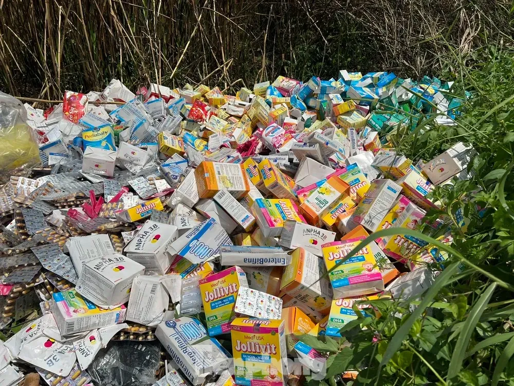 Toàn hàng bất hợp pháp bán trên sàn thương mại điện tử - Ảnh 1