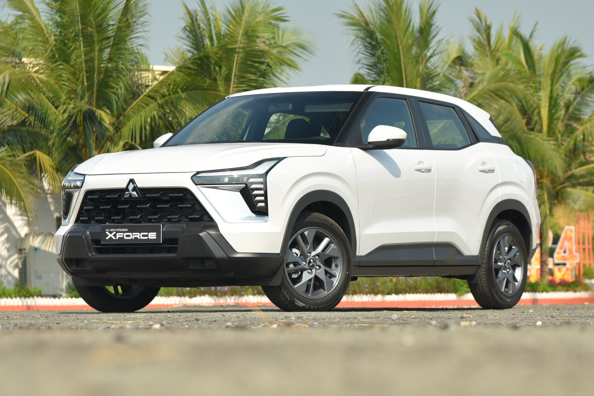 Mitsubishi Xforce bản ‘base’ trở lại sau khan hàng, hãng khuyến mãi thêm 45 triệu đồng, tăng sức cạnh tranh trước Yaris Cross - Ảnh 1