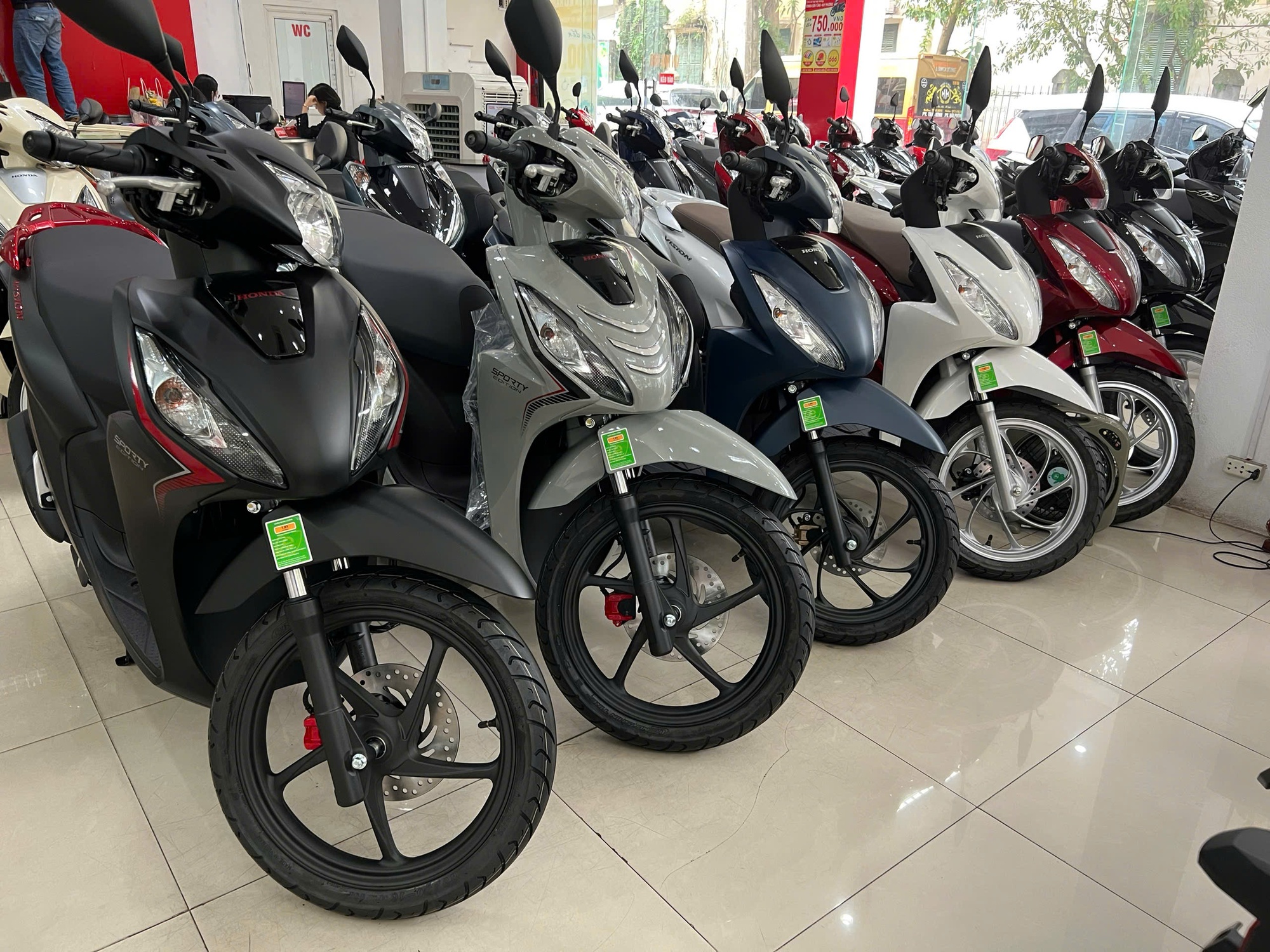 Honda Vision giảm hơn 20 triệu đồng so với thời điểm sốt giá - thấp hiếm có trong lịch sử - Ảnh 3