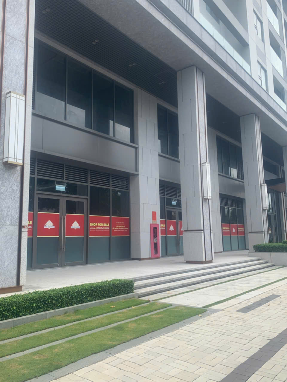 "Phố nhà giàu" Phú Mỹ Hưng đìu hiu, mặt bằng cho thuê treo bảng dài ngày, vắng người thuê - Ảnh 3