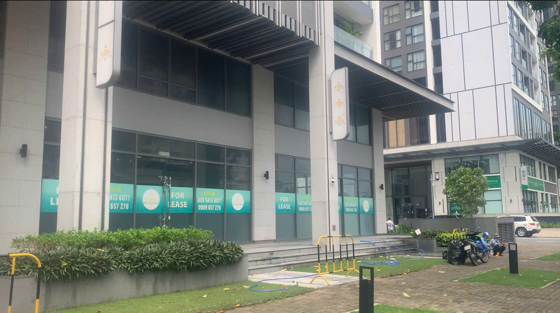 "Phố nhà giàu" Phú Mỹ Hưng đìu hiu, mặt bằng cho thuê treo bảng dài ngày, vắng người thuê - Ảnh 8