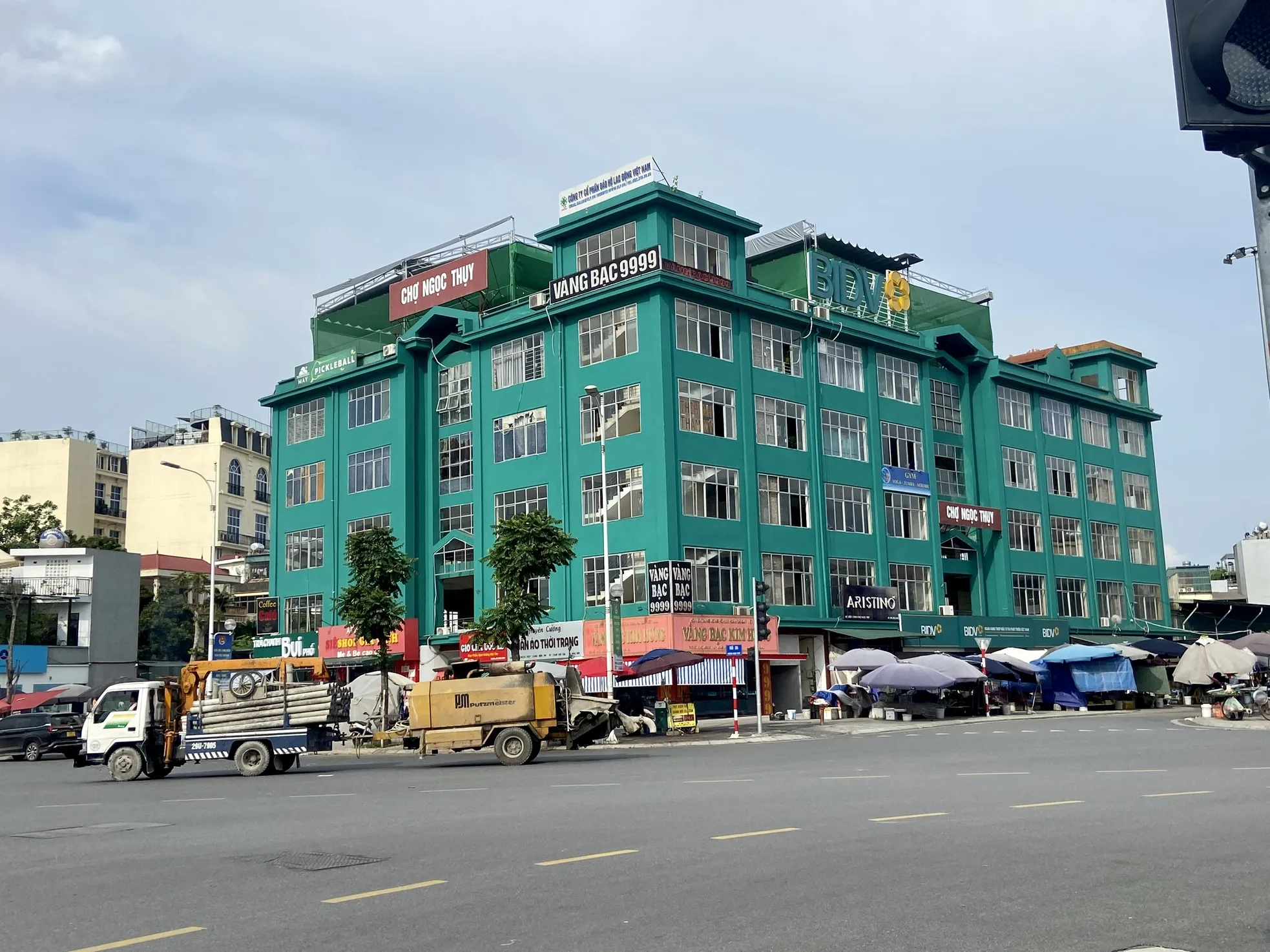 Hà Nội: Lãng phí khu chợ khang trang 5 tầng nhưng 4 tầng để không - Ảnh 1