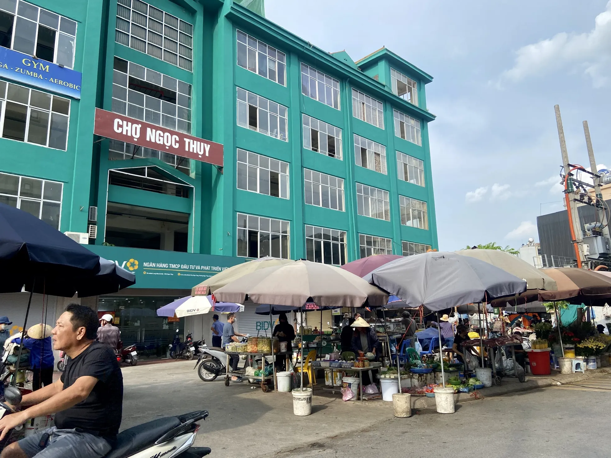 Hà Nội: Lãng phí khu chợ khang trang 5 tầng nhưng 4 tầng để không - Ảnh 21