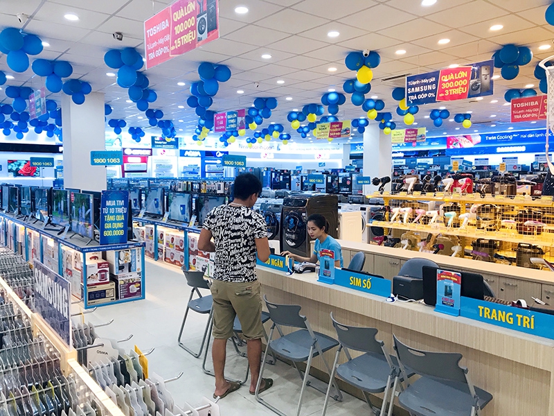 Giá hàng nghìn mẫu điện thoại, tivi, tủ lạnh... đồng loạt 'hạ nhiệt' tại Thế Giới Di Động sau 1 đêm - Ảnh 1