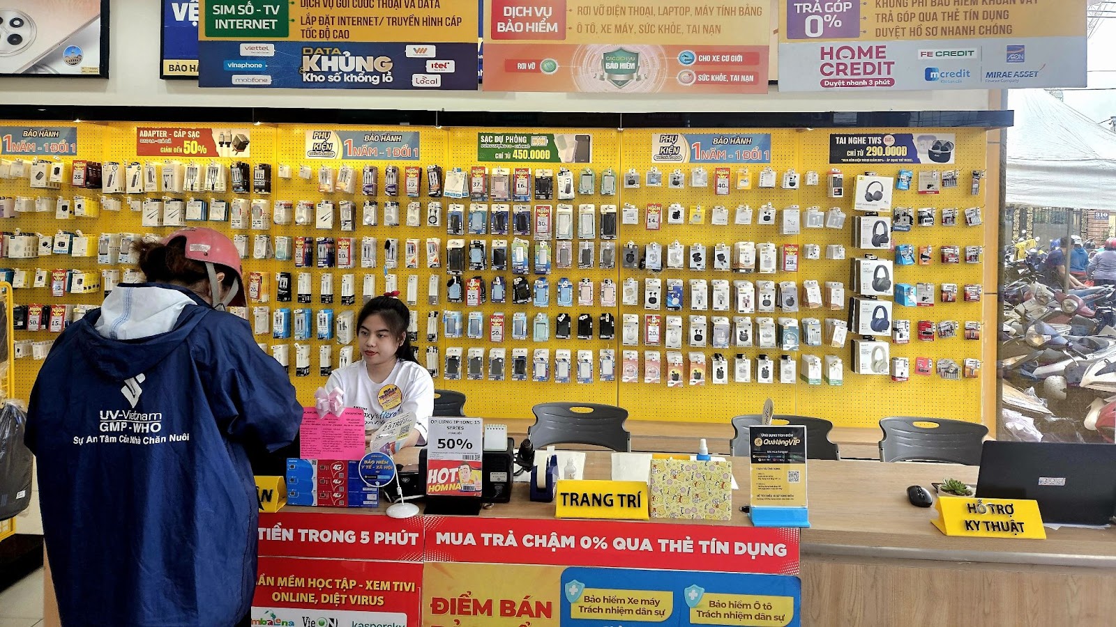 Giá hàng nghìn mẫu điện thoại, tivi, tủ lạnh... đồng loạt 'hạ nhiệt' tại Thế Giới Di Động sau 1 đêm - Ảnh 2