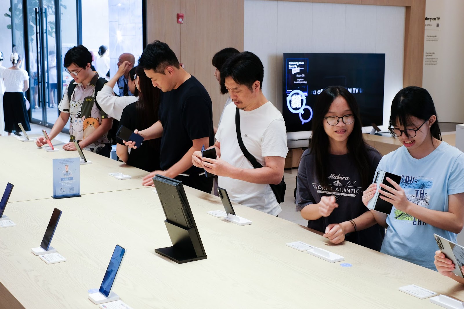 Galaxy Z Fold7 & Z Flip7 khiến người dùng lần đầu 'rời bỏ' điện thoại phẳng không hối tiếc - Ảnh 1