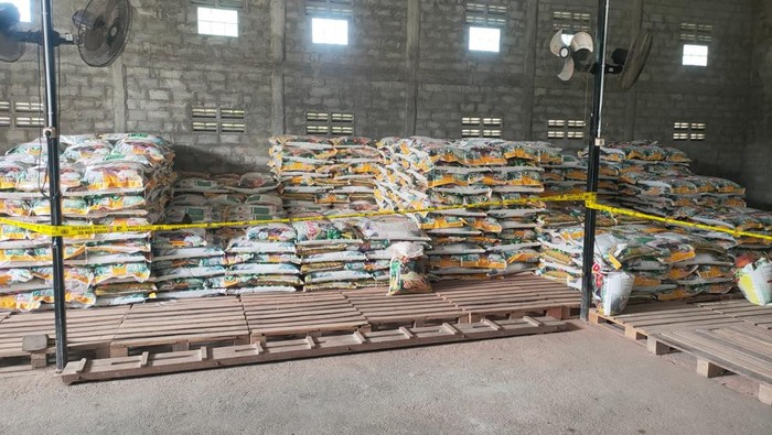 Đột kích một nhà máy, công an triệt phá đường dây sản xuất phân bón giả, bắt giữ giám đốc và tịch thu hàng trăm tấn sản phẩm - Ảnh 1