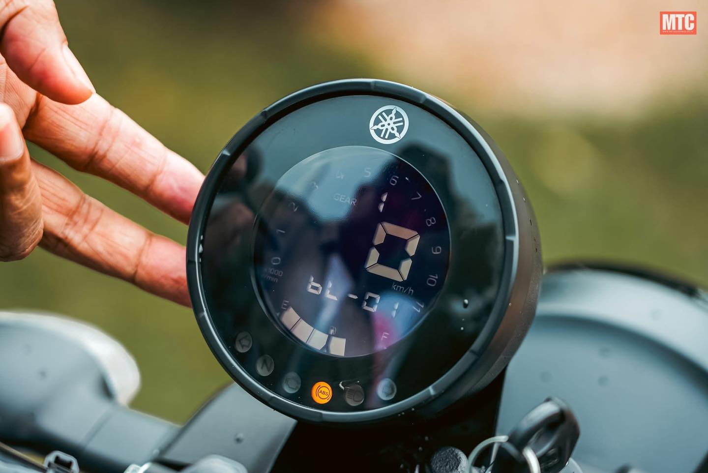 Xe Yamaha khách Việt mê mệt có bản mới: Màu sắc cực đẹp, loại bỏ đồng hồ cơ, thêm công nghệ phanh an toàn - Ảnh 6