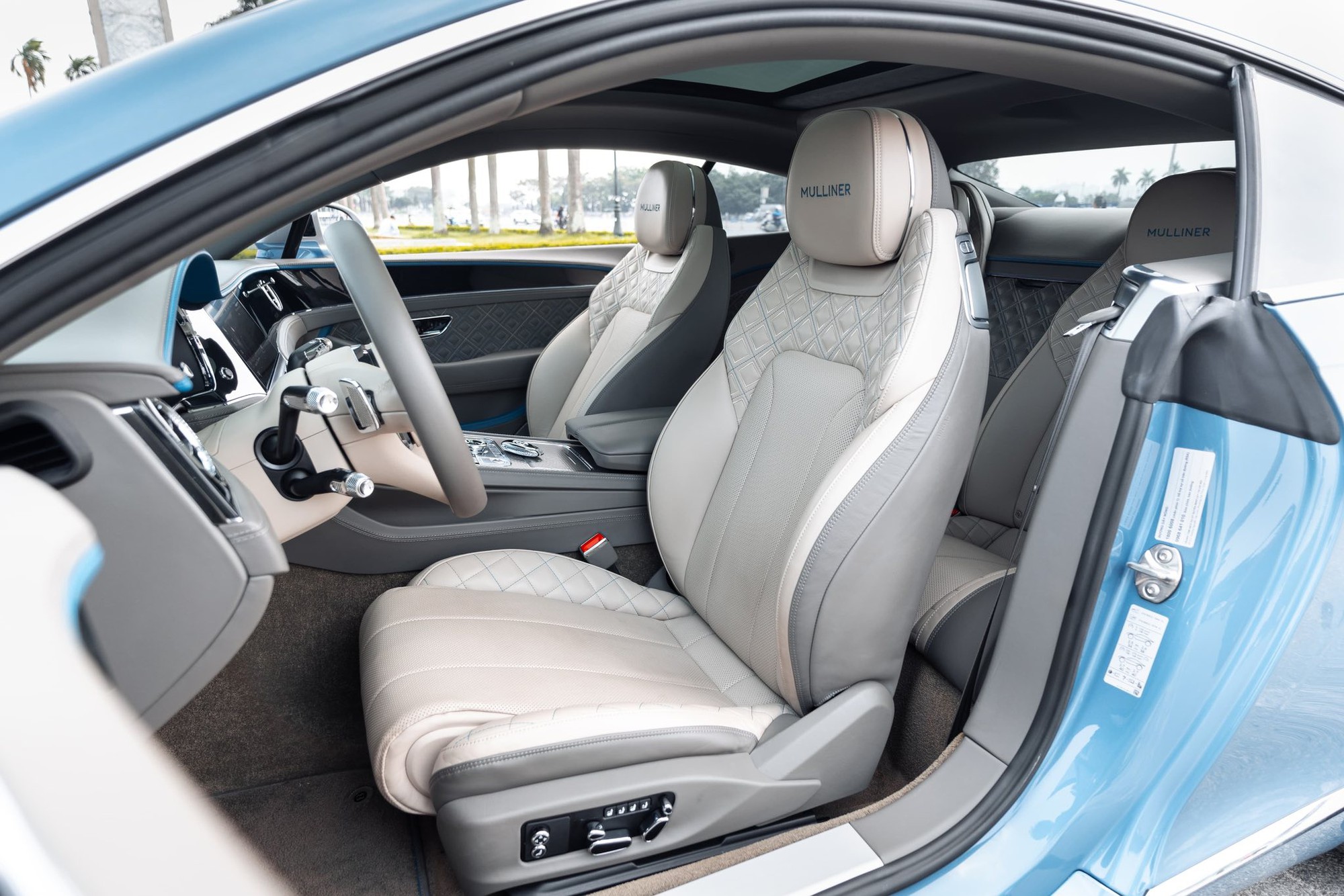 Ở Việt Nam có chiếc xe đi 1 km 'đánh rơi' hơn 2 triệu đồng, đi chưa tới 5.000 km đã rớt giá gần 40% - Ảnh 6