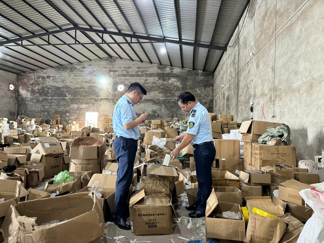 Bí mật khủng bên trong kho hàng ở Quảng Ninh: Người chủ bí ẩn tên "A PIN", vận hành bằng phần mềm lạ liên kết hàng trăm tài khoản TikTok - Ảnh 1