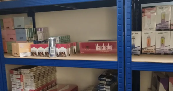 Nhận tin tố cáo 'hét giá' tiền triệu cho 2 gói kẹo, cảnh sát phát hiện đường dây hàng giả quy mô hàng tỷ đồng tại cửa hàng lưu niệm, hàng chục nghìn sản phẩm bị thu giữ - Ảnh 2