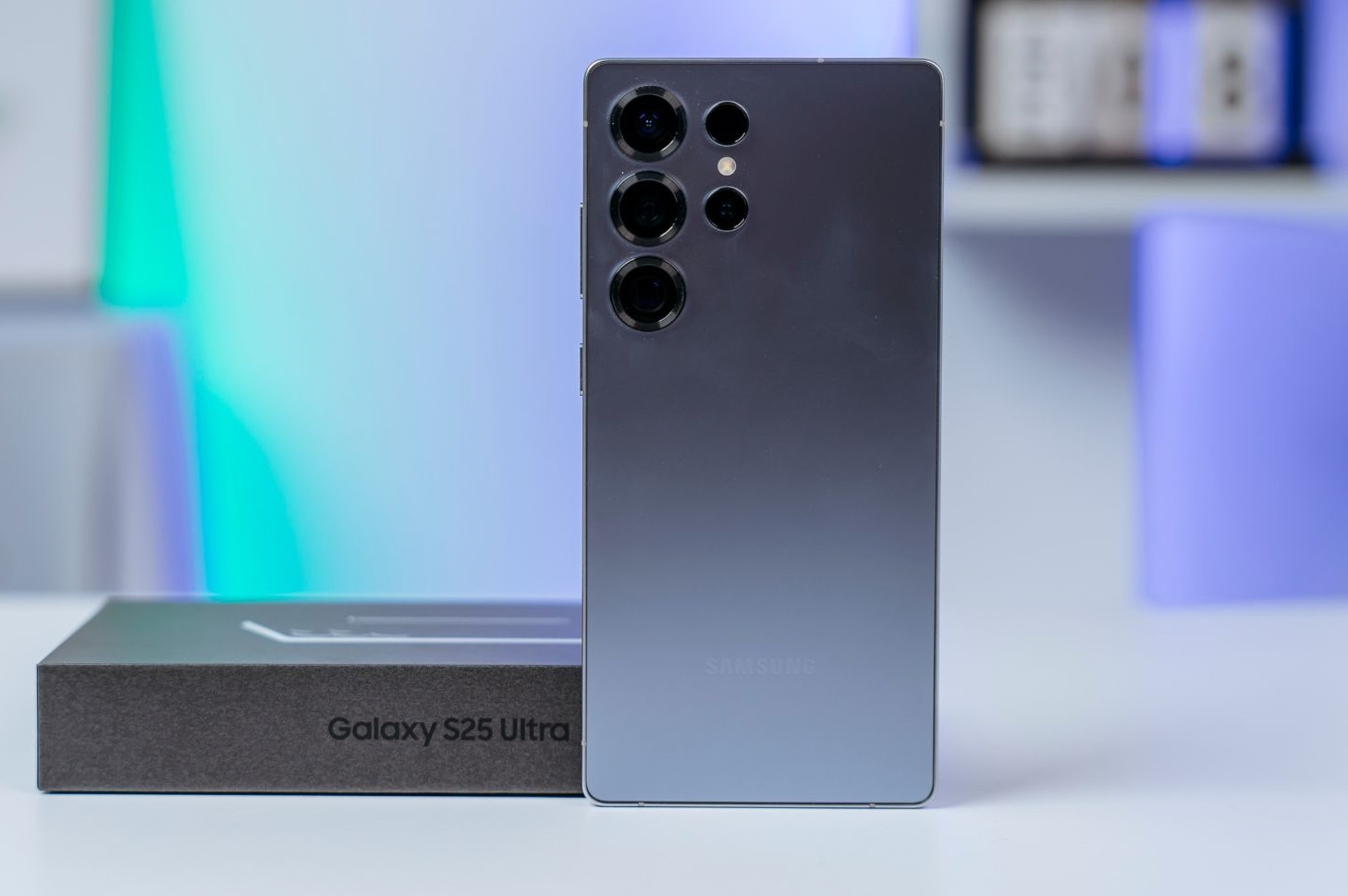 Giảm giá sốc: iPhone rẻ khó tin, giá củ sạc chạm đáy 7.000 đồng, đồng hồ thông minh "bay" tiền triệu - Ảnh 2