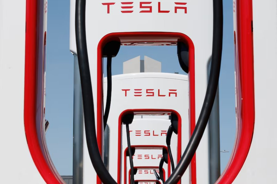 ‘Chúng ta có thể gặp khó khăn’: Elon Musk ngậm ngùi khi doanh số Tesla lao dốc quý thứ 2 liên tiếp, hãng xe điện chẳng có gì để khoe ngoài tài sản tiền số - Ảnh 4