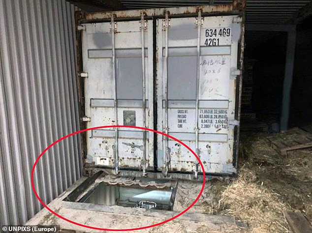 Sâu 4 mét dưới lòng đất: Cảnh sát phát hiện nhà máy thuốc lá giả, lợi nhuận "khủng" hơn 19 tỷ/tuần - Ảnh 2