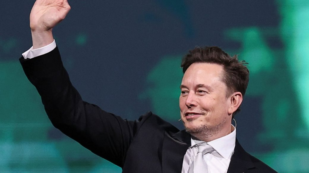 Bỏ lại xe điện, Elon Musk bán giấc mơ robot cho cả thế giới: Sẽ nâng giá trị Tesla lên tới 10.000 tỷ USD, hàng nghìn xe không vô lăng, không bàn đạp sắp lăn bánh - Ảnh 1