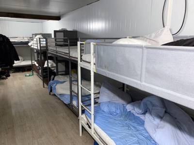 Sâu 4 mét dưới lòng đất: Cảnh sát phát hiện nhà máy thuốc lá giả, lợi nhuận "khủng" hơn 19 tỷ/tuần - Ảnh 4