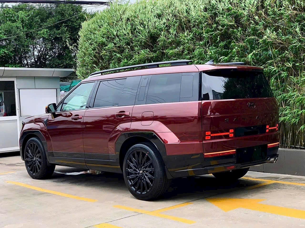 Giá Hyundai Santa Fe chạm ‘đáy’, bản tiêu chuẩn còn 855 triệu đồng, rẻ ngang Toyota Corolla Cross - Ảnh 4