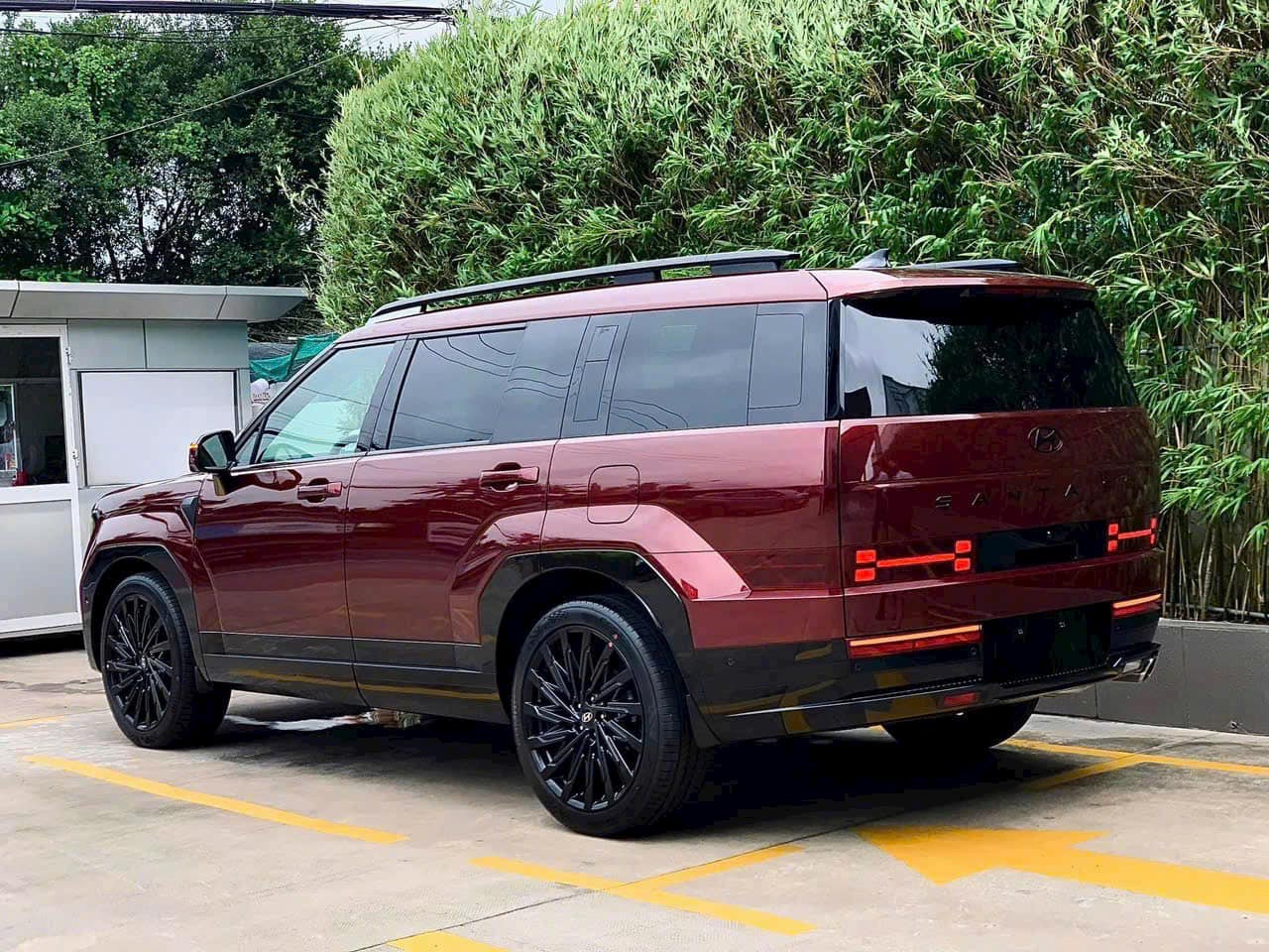 Giá Hyundai Santa Fe tiếp tục ‘dò đáy’: Bản ‘full’ giảm 220 triệu đồng, giá thấp hơn CUV hạng C nhưng người mua phải đánh đổi 1 thứ - Ảnh 4