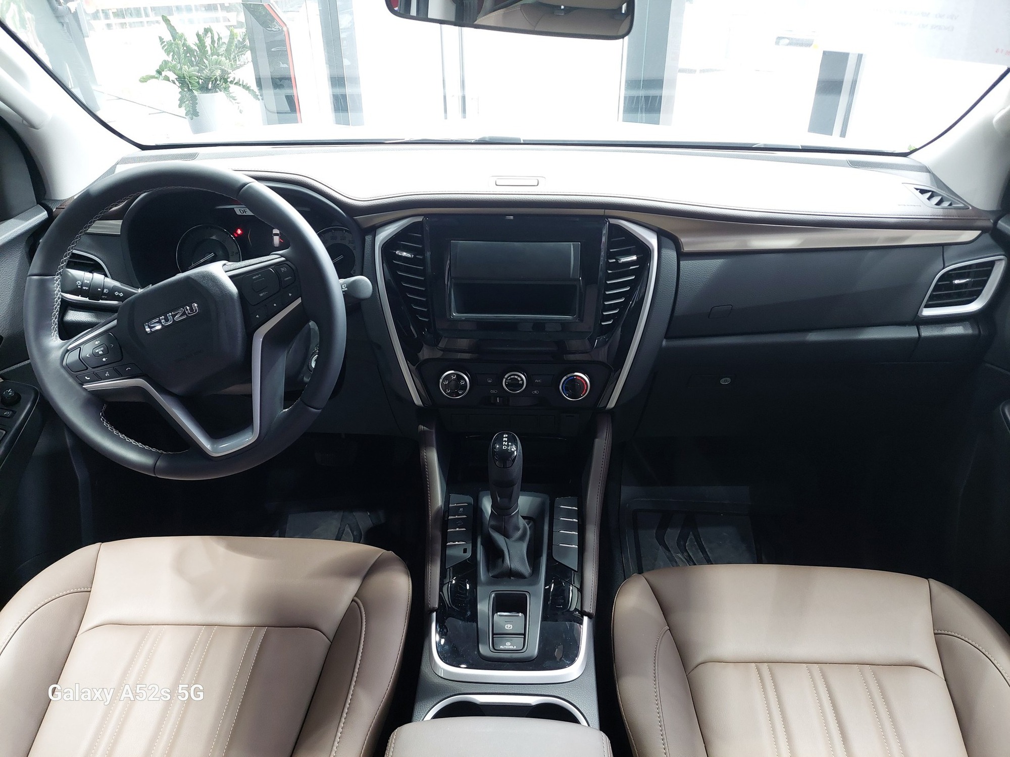 Isuzu mu-X giảm giá sốc xuống còn 875 triệu đồng, rẻ ngang SUV hạng C, hợp với người dùng không 'kén mã' - Ảnh 3