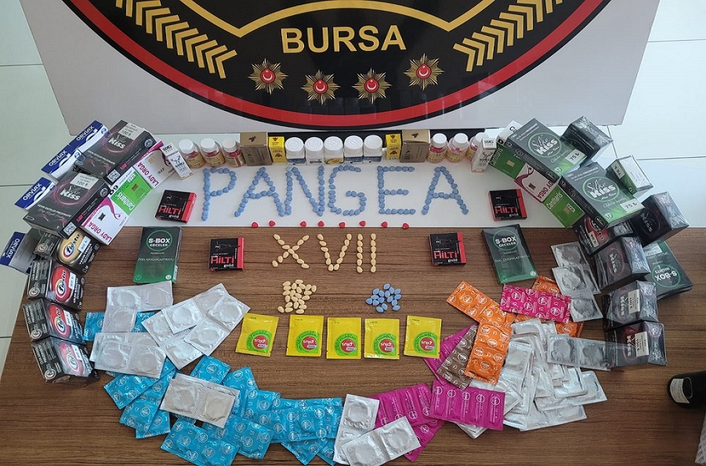 Kỷ lục: Đột kích hàng nghìn đường dây buôn bán thuốc giả tại 90 quốc gia, tịch thu 50,4 triệu sản phẩm - Ảnh 3