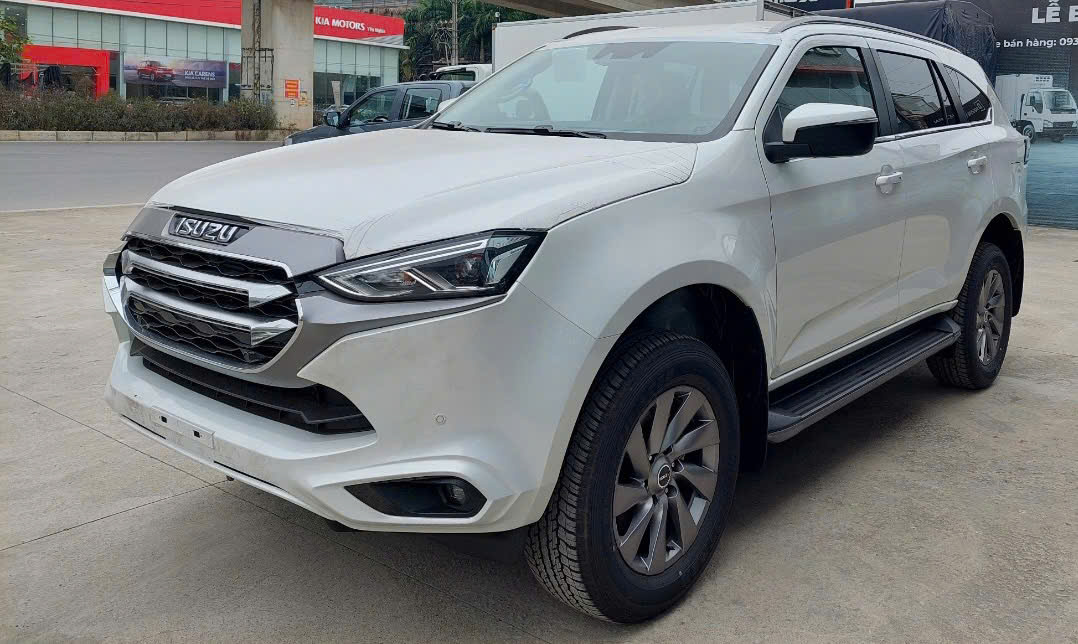 Isuzu mu-X giảm giá sốc xuống còn 875 triệu đồng, rẻ ngang SUV hạng C, hợp với người dùng không 'kén mã' - Ảnh 2