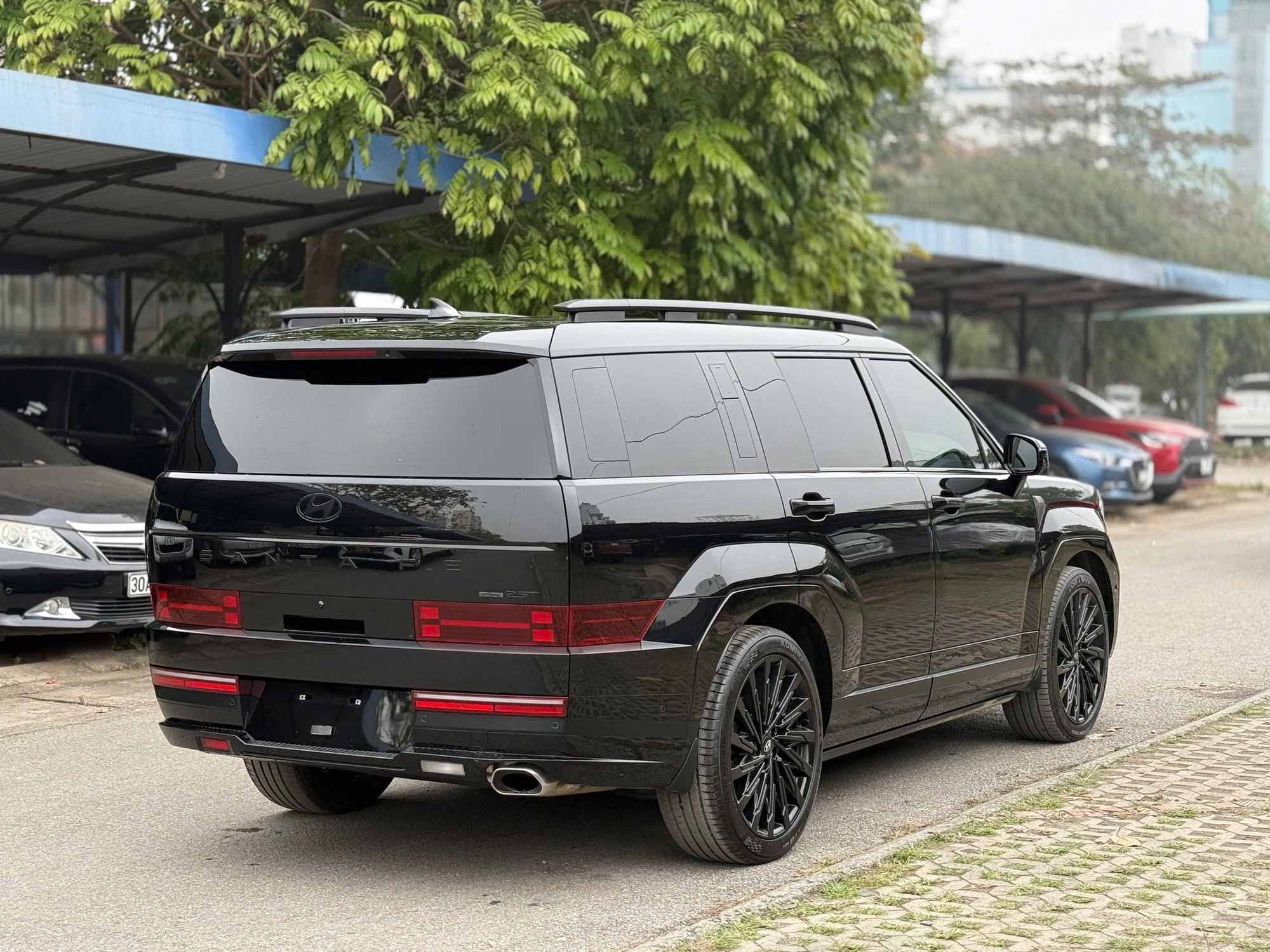 Hyundai Santa Fe tiếp tục 'dọn kho', giảm sốc 235 triệu đồng tại đại lý: Bản đắt nhất còn 1,13 tỷ, rẻ hơn CX-8 - Ảnh 5