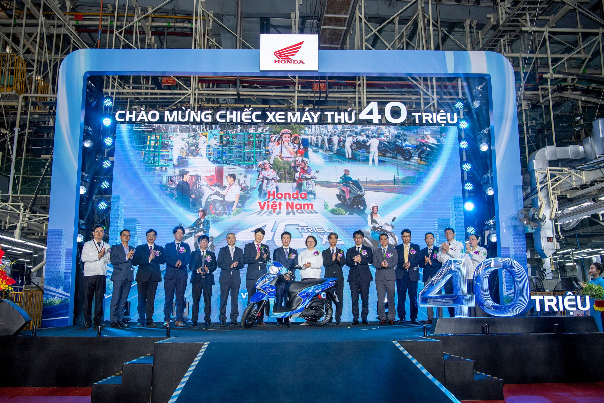 'Xe ga quốc dân' Vision trở thành chiếc xe thứ 40 triệu Honda Việt Nam xuất xưởng - Ảnh 1