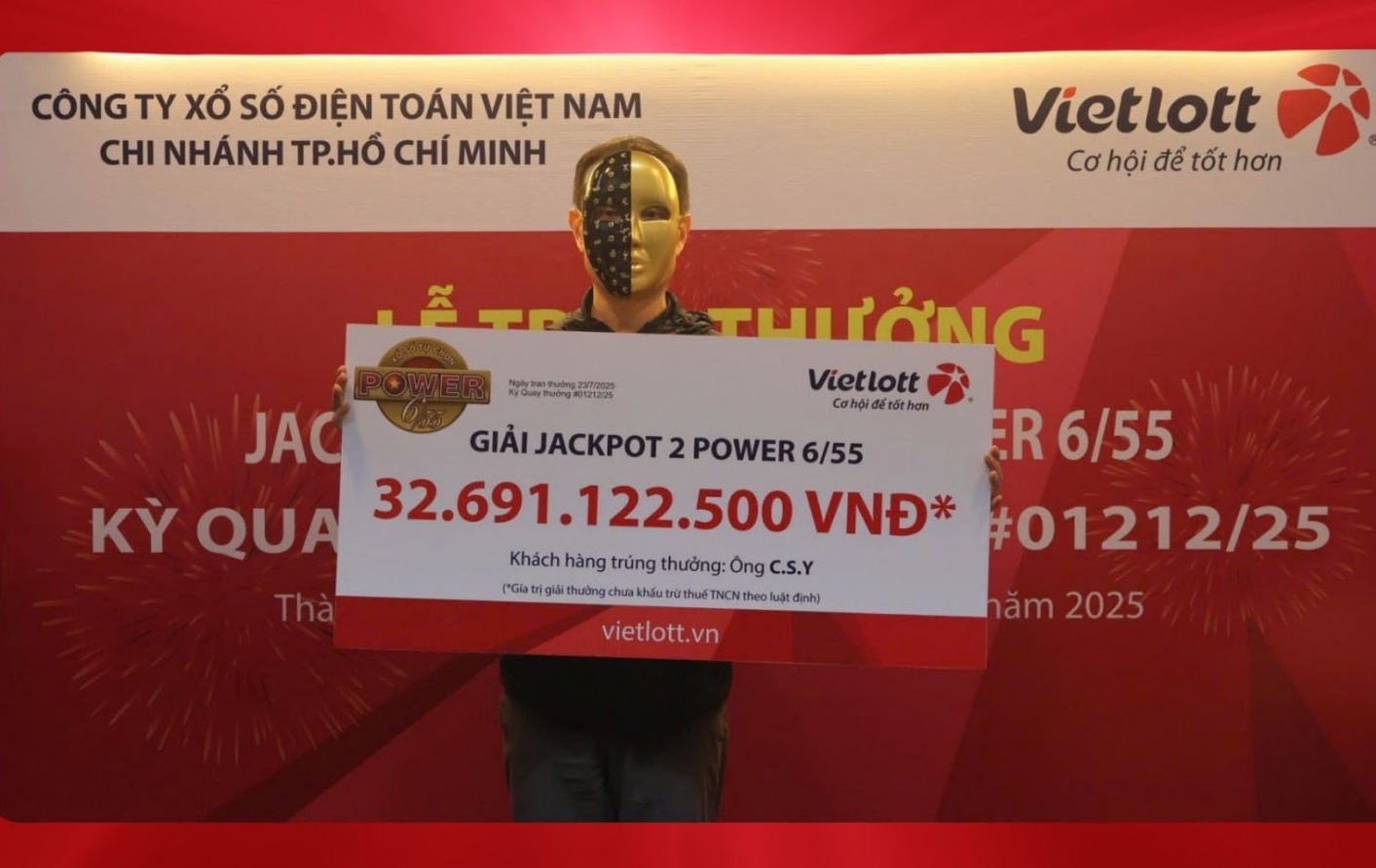 Khách Tây trúng Jackpot 2 Power 6/55 Vietlott hơn 32 tỷ, tiết lộ thói quen suốt 3 năm ở Việt Nam - Ảnh 1