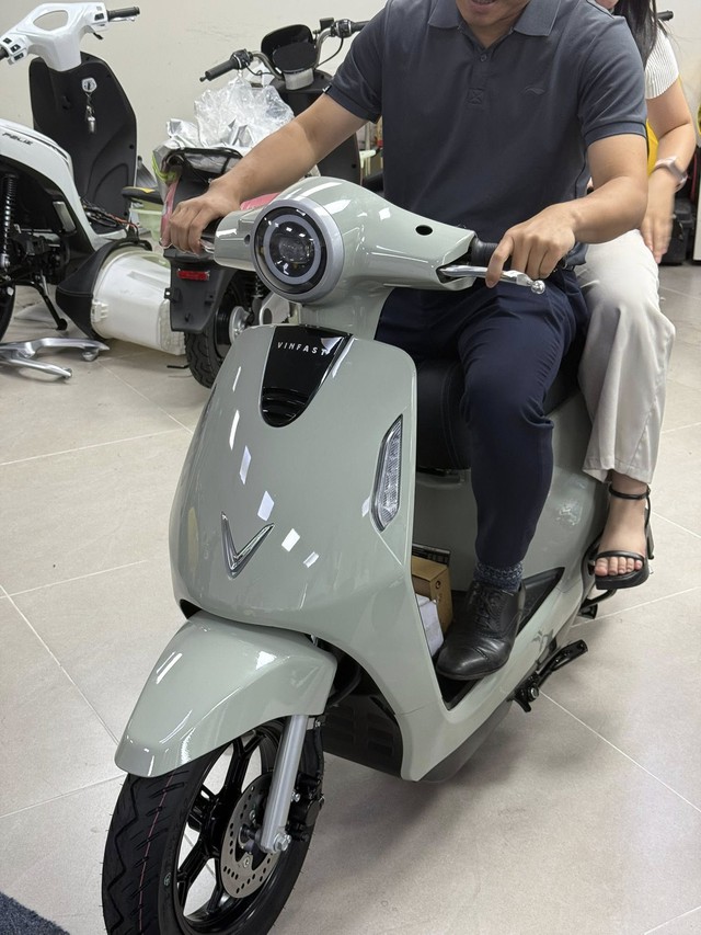 Ảnh thật VinFast Evo Grand: Hai người ngồi có chật không, cốp xe có thể lắp thêm pin phụ trông ra sao? - Ảnh 1