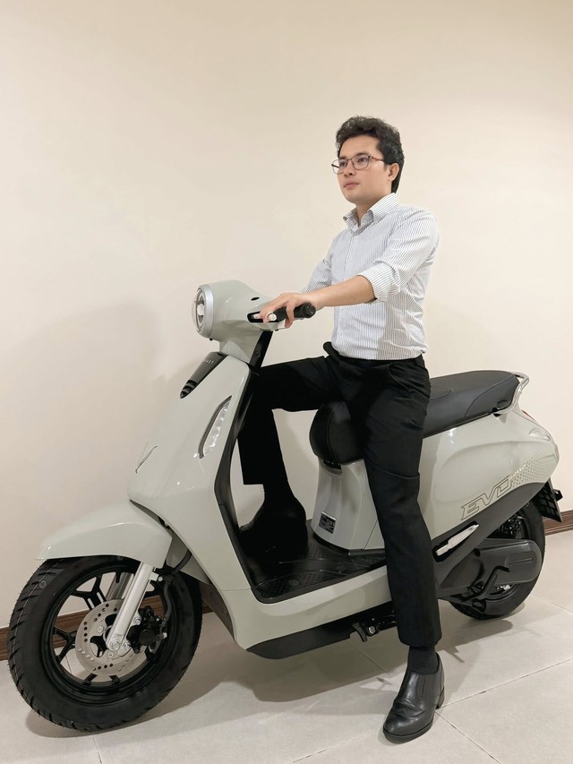 Ảnh thật VinFast Evo Grand: Hai người ngồi có chật không, cốp xe có thể lắp thêm pin phụ trông ra sao? - Ảnh 4
