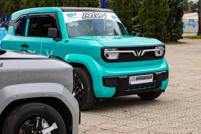 Hai chiếc VinFast VF 3 'đốt lốp' khét lẹt, có trang bị như xe đua: Thứ quan trọng nhất vẫn nguyên bản - Ảnh 7