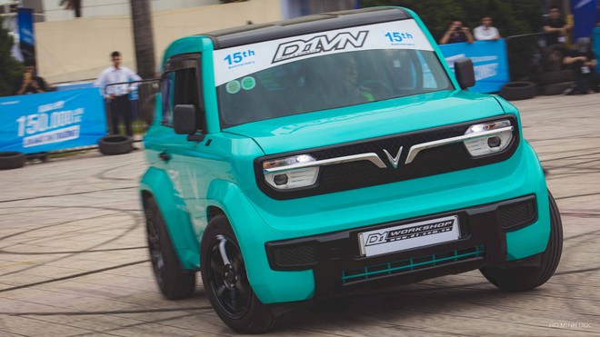 Hai chiếc VinFast VF 3 'đốt lốp' khét lẹt, có trang bị như xe đua: Thứ quan trọng nhất vẫn nguyên bản - Ảnh 2