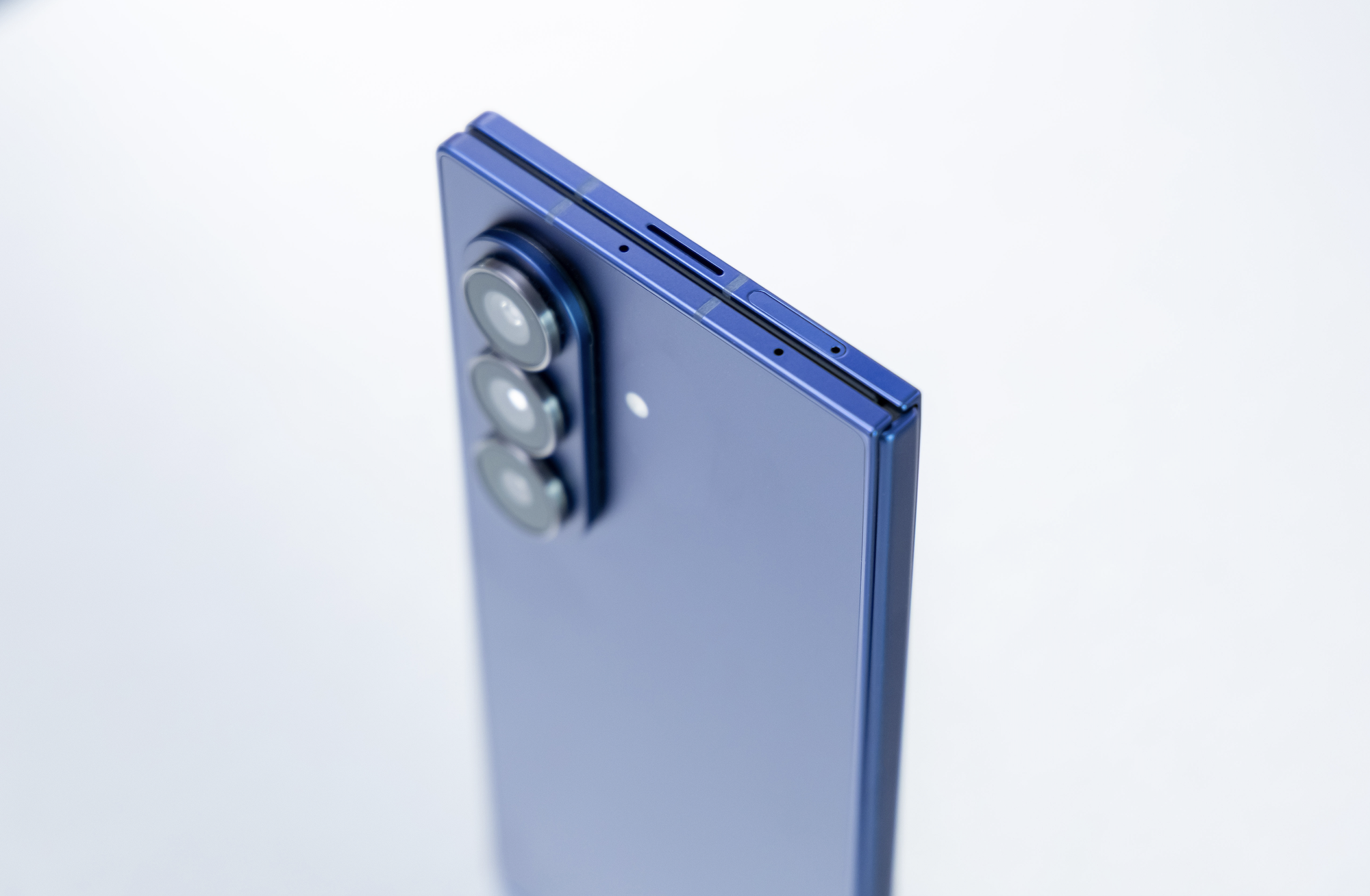 Samsung Galaxy Z Fold7 ra mắt: Mỏng, nhẹ hơn bao giờ hết, giá từ 46,99 triệu đồng - Ảnh 2