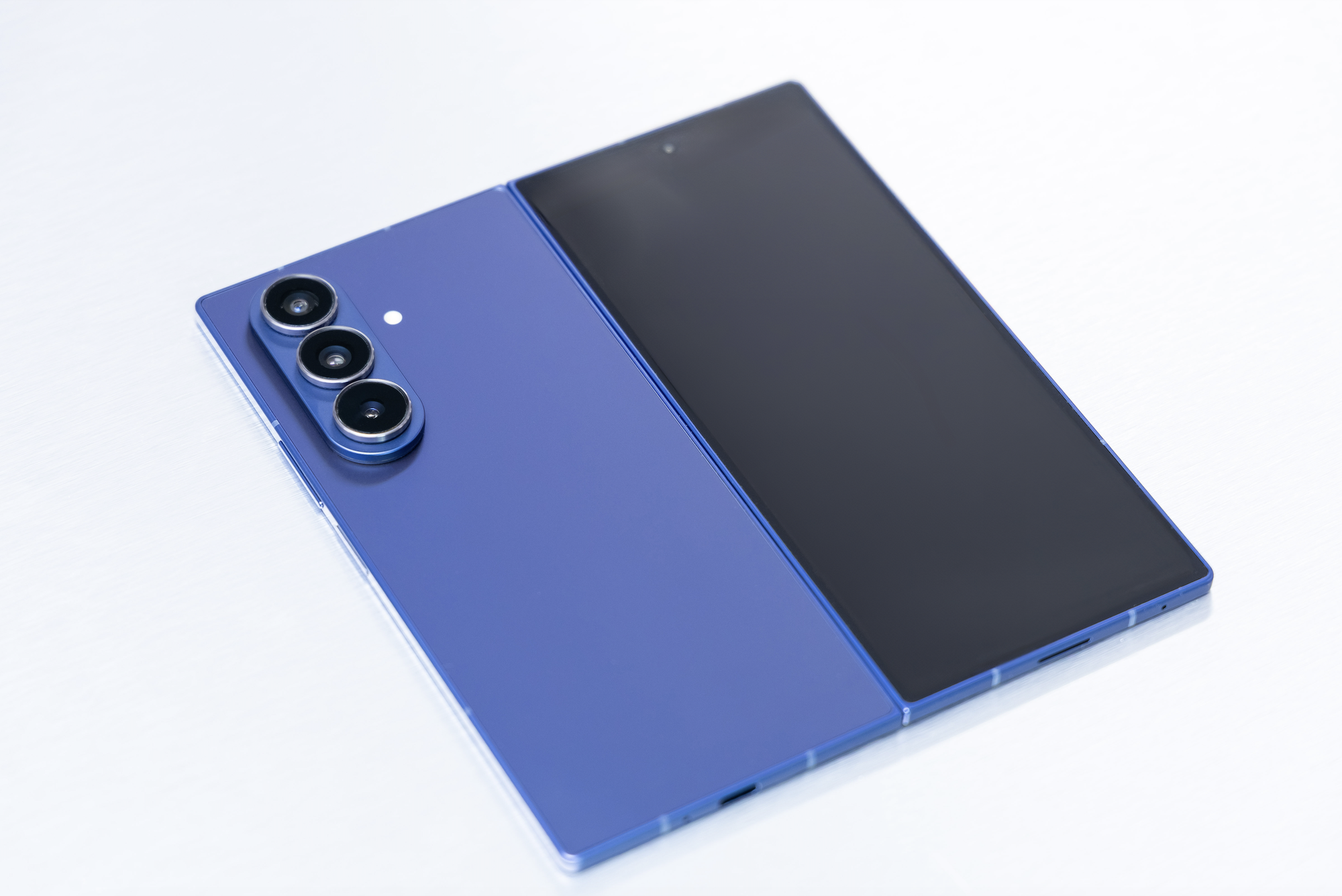 Samsung Galaxy Z Fold7 ra mắt: Mỏng, nhẹ hơn bao giờ hết, giá từ 46,99 triệu đồng - Ảnh 1