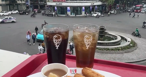 Khách Trung hết lời khen hàng KFC view "độc nhất vô nhị" ở Hà Nội, ai ngờ lại có chi tiết dở khóc dở cười