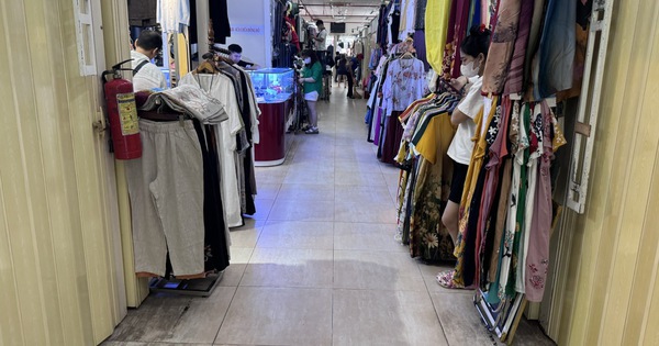 Nhiều tiểu thương ở Saigon Square vẫn tiếp tục đóng cửa sạp, nghỉ bán