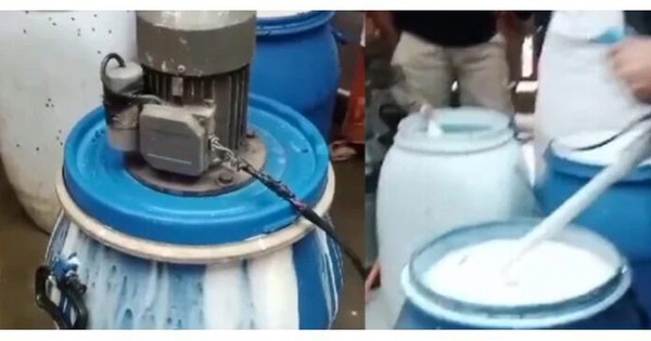 Nhận tin mật rồi đột kích xưởng sản xuất quy mô lớn: Cảnh sát triệt phá đường dây pha 9.000 lít sữa giả bằng 750kg hóa chất