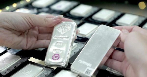 Bạc tăng giá phi mã: Gen Z từ bỏ thói quen mua hàng hiệu xa xỉ, xếp hàng gom bạc hơn 20 ngày mới có